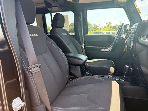 Used 2017 Jeep Wrangler Unlimited Sahara AWD/4WD image 22