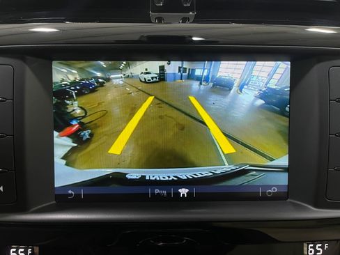 Used 2018 Jaguar F-PACE Premium image 11