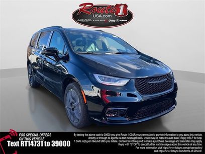New 2026 Chrysler Pacifica Select