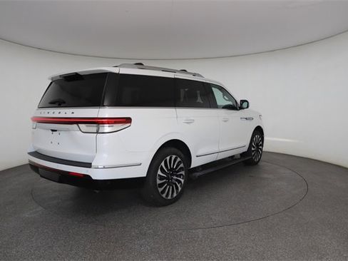 Used 2024 Lincoln Navigator Black Label image 18