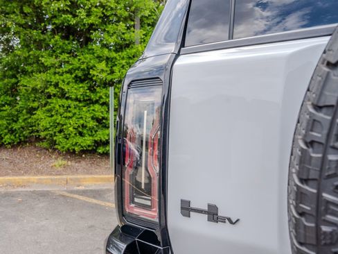 Used 2025 GMC Hummer EV 3X w/ LPO, Illumination Package AWD/4WD image 27