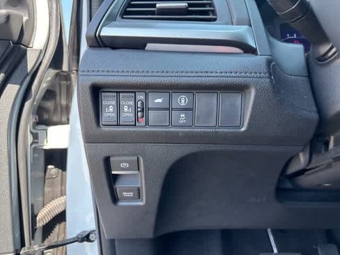 Used 2023 Honda Odyssey Sport image 10