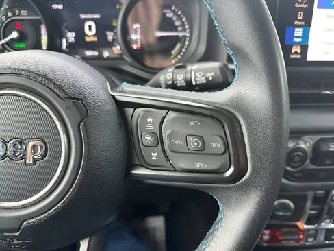 Used 2024 Jeep Wrangler Unlimited Rubicon 4xe AWD/4WD image 31