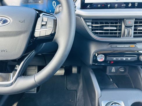 Used 2025 Ford Escape PHEV w/ PHEV Premium Package image 23