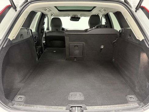 Used 2021 Volvo XC60 T6 Momentum image 26