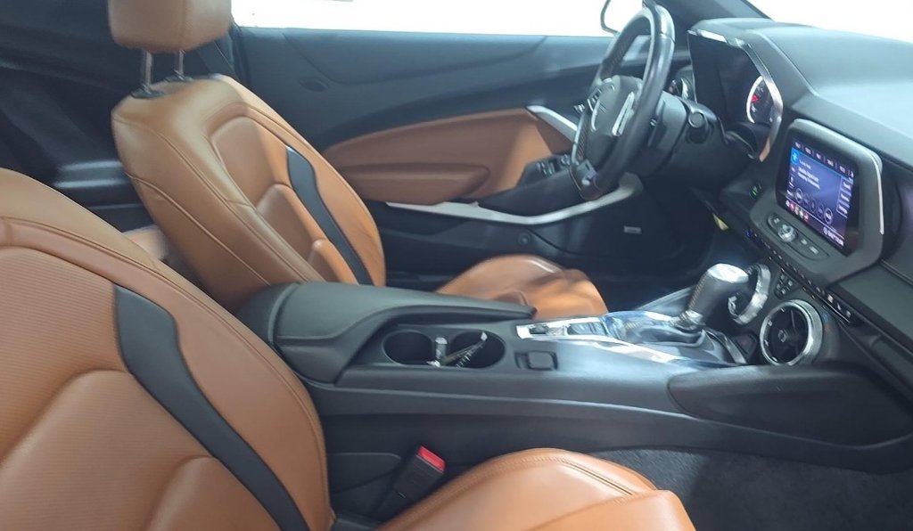 Used 2020 Chevrolet Camaro LT w/ RS Package RWD image 6