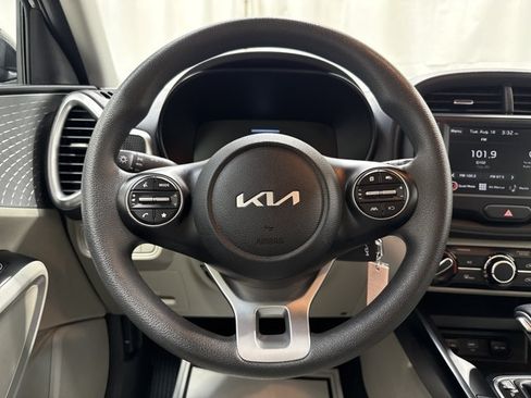 Certified 2025 Kia Soul LX w/ LX Technology Package FWD image 16