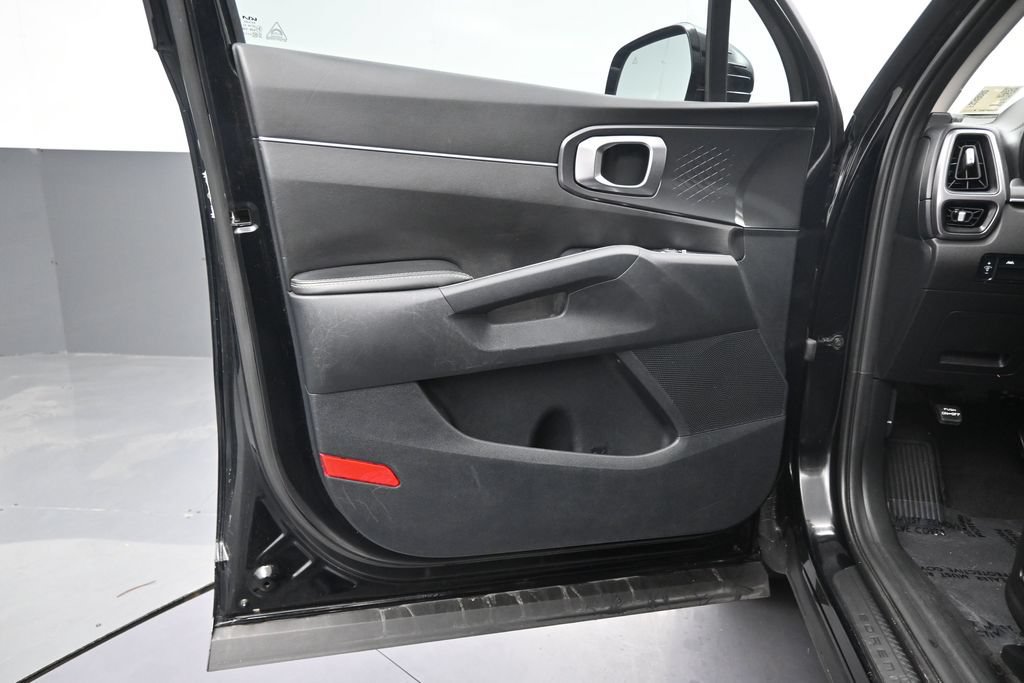 Used 2023 Kia Sorento S w/ Panoramic Sunroof Package FWD image 11