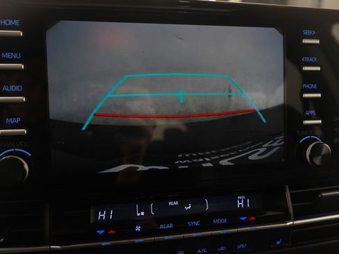 Used 2021 Toyota Sienna XLE image 29