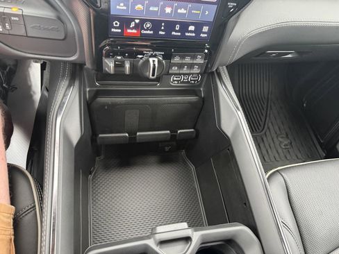 Used 2024 RAM 3500 Limited w/ Night Edition AWD/4WD image 40