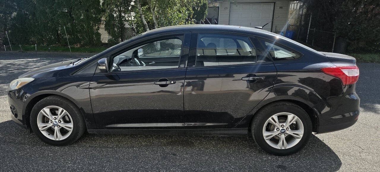 Used 2013 Ford Focus SE w/ SE Winter Pkg FWD image 4