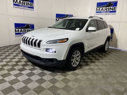 Used 2018 Jeep Cherokee Latitude FWD image 14