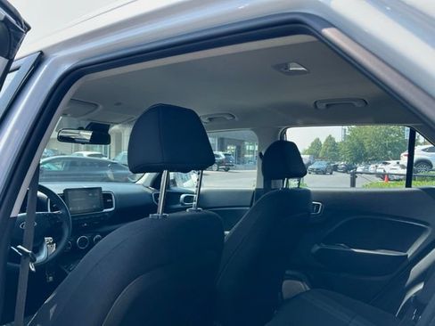 Used 2020 Hyundai Venue SEL FWD image 9