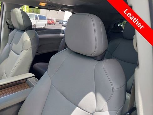 Used 2021 Toyota Sienna XLE w/ XLE Plus Package AWD/4WD image 3