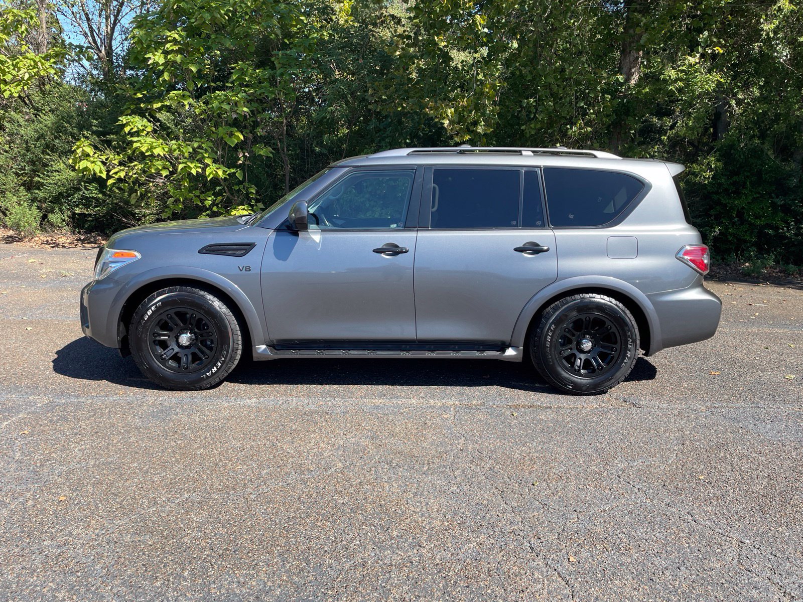 Used 2019 Nissan Armada SV w/ Driver Package RWD image 2