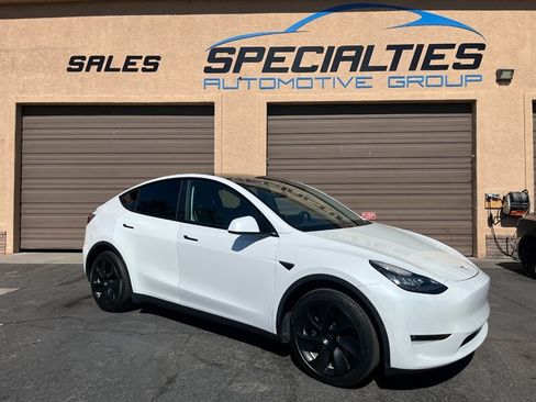 Used 2022 Tesla Model Y Long Range AWD/4WD image 1