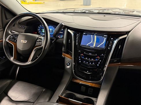 Used 2017 Cadillac Escalade Luxury AWD/4WD image 44