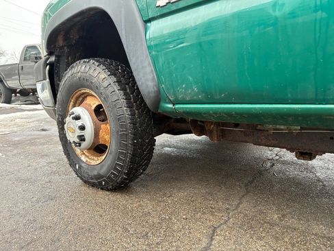 Used 2004 Chevrolet Silverado 3500 4x4 Regular Cab w/ Snow Plow Prep Package image 15