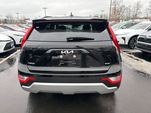 Used 2023 Kia Niro EX image 7