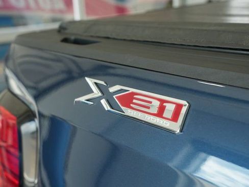 Used 2022 GMC Sierra 1500 SLT w/ X31 Off-Road Package image 10