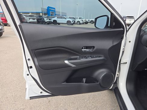 Used 2021 Nissan Kicks SV FWD image 12