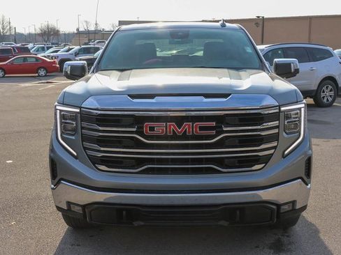 Used 2024 GMC Sierra 1500 SLT image 2