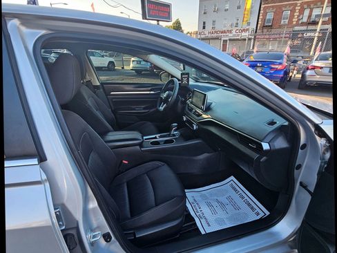 Used 2022 Nissan Altima 2.5 SV image 9