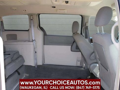 Used 2010 Chrysler Town & Country Touring image 12
