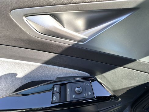 Used 2025 Volkswagen ID.4 Pro image 15