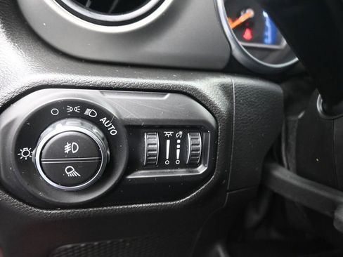 Used 2021 Jeep Gladiator Sport AWD/4WD image 12