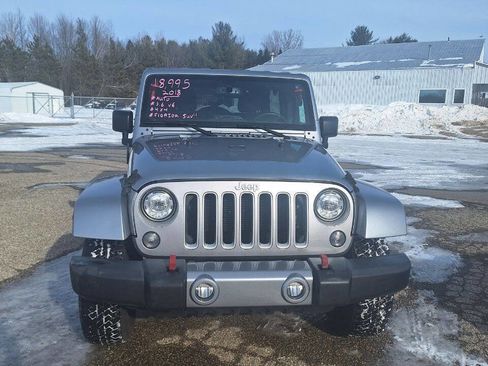 Used 2018 Jeep Wrangler Unlimited Sahara image 2