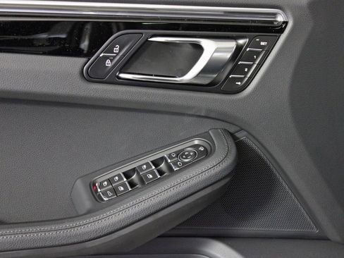 Used 2025 Porsche Macan image 15