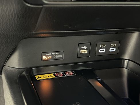 Used 2025 Toyota Camry SE AWD/4WD image 33