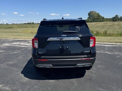 Used 2023 Ford Explorer XLT w/ Equipment Group 202A image 6