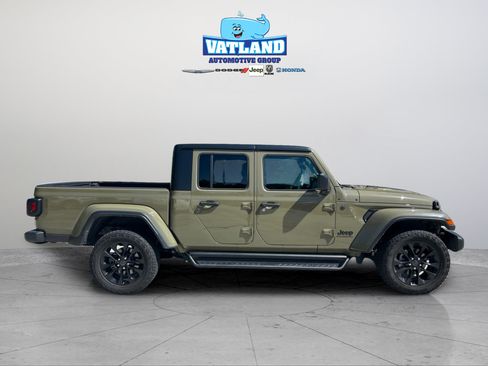 Certified 2025 Jeep Gladiator Sport AWD/4WD image 6