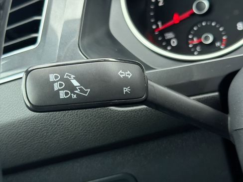 Used 2019 Volkswagen Tiguan SE image 27