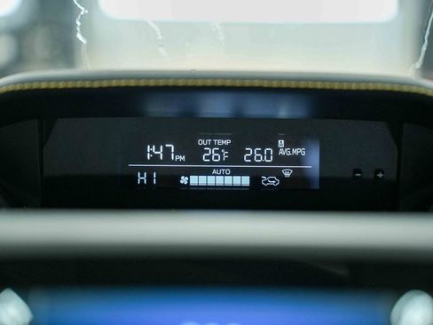 Used 2022 Subaru Crosstrek 2.5i Sport w/ Moonroof Package image 28