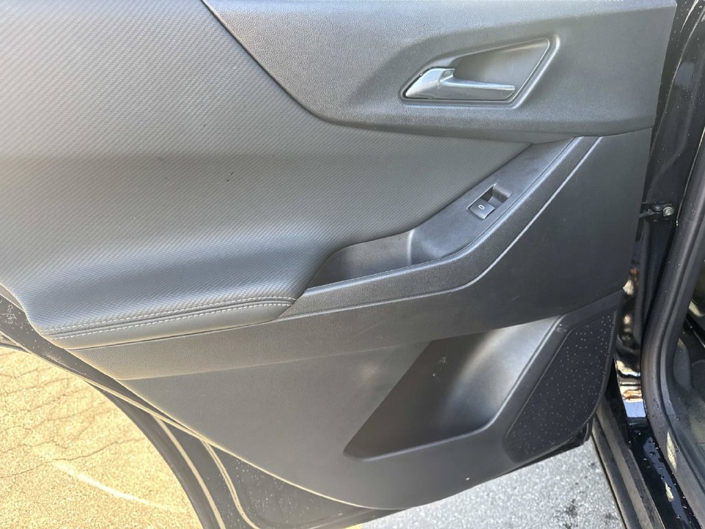 Used 2026 Chevrolet Equinox LT w/ Safety and Technology Package FWD image 9