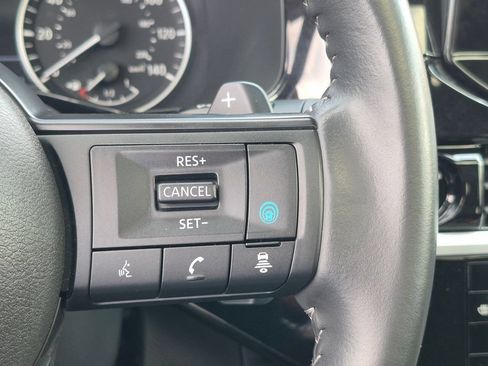 Used 2025 Nissan Pathfinder SV w/ SV Premium Package FWD image 15
