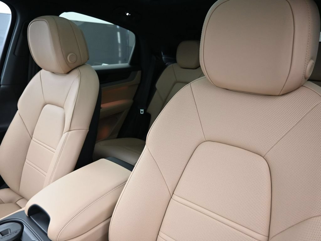 Certified 2026 Porsche Cayenne S AWD/4WD image 5