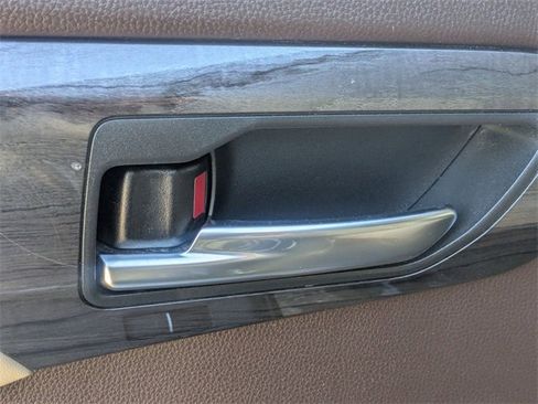 Certified 2022 Toyota Highlander Limited image 28