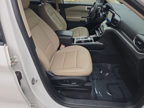 Used 2021 Ford Explorer XLT w/ Equipment Group 202A image 10