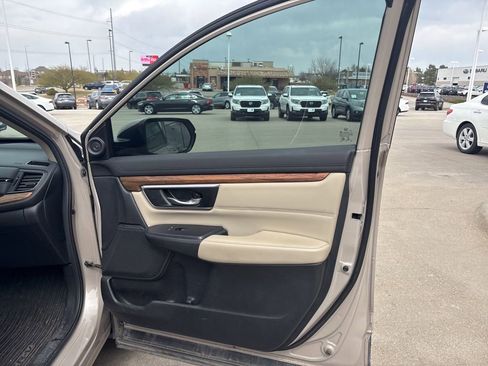 Used 2019 Honda CR-V Touring image 27