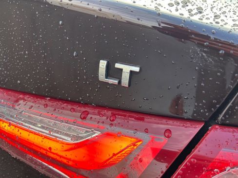 Used 2020 Chevrolet Malibu LT FWD image 16