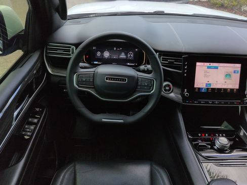 Used 2022 Jeep Wagoneer Series II AWD/4WD image 16