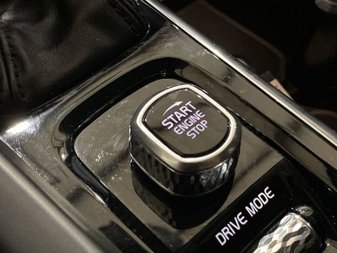 Used 2020 Volvo XC60 T5 Inscription image 13