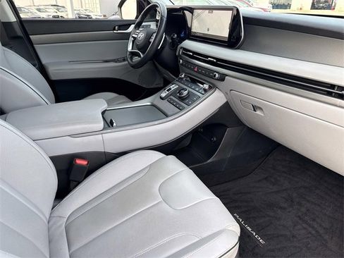 Used 2024 Hyundai Palisade SEL w/ Premium Package image 16
