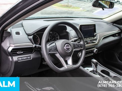 Used 2025 Nissan Altima 2.5 SV FWD image 21