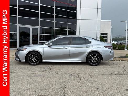 Used 2022 Toyota Camry SE FWD image 6