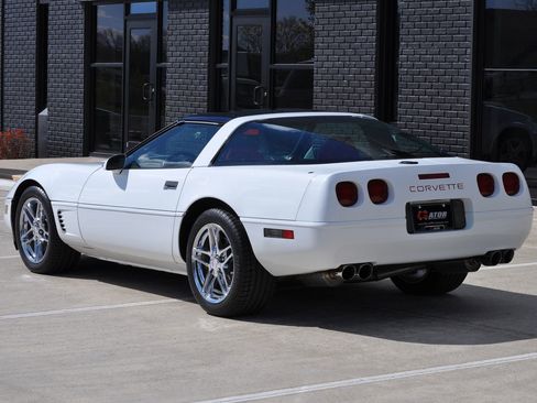 Used 1996 Chevrolet Corvette Coupe RWD image 5